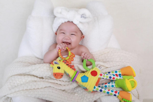 南昌三个月宝宝正确抱姿